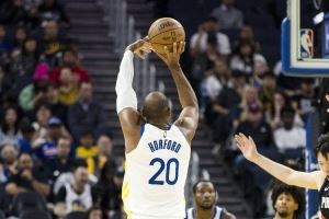 科尔：霍福德很全面&能适应任何阵容 他可以打4也可以打5