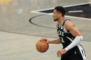 小试一下牛刀！字母哥季前赛首秀 10中6轻松砍下13分10板3助