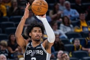 这场状态着实一般！哈珀全场10中3拿到6分3助&4失误 半场6中1