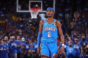 媒体人：亚历山大进了数不清的强解 申京打出了1场赛季宣言式比赛