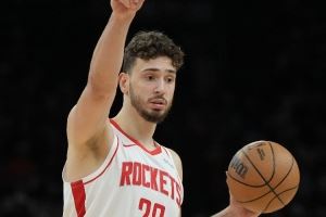 媒体人：申京对这支火箭非常关键 可他今天打得很烂 串联不起来