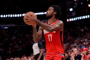 伊森赛季至今三分球26中15 命中率高达57.7% 全队最高图片