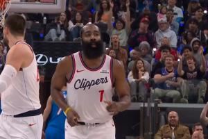 🔥登峰造极的登!哈登开场连得12分 包揽球队所有得分!