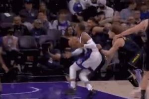 还得看你!威少快速突击 左手拉杆轻松上篮!